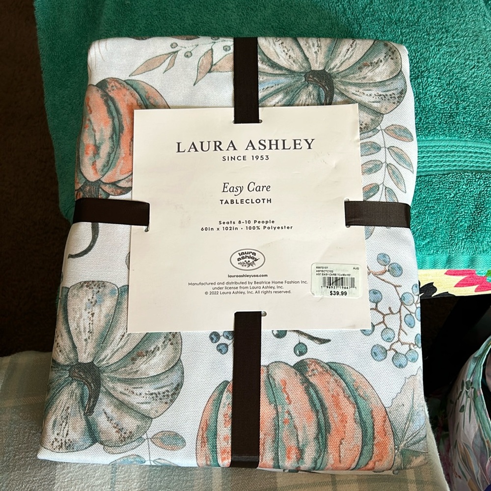 NEW Laura Ashley Easy Care Tablecloth Aviva‎ 60” x 102” honking /blueberry print